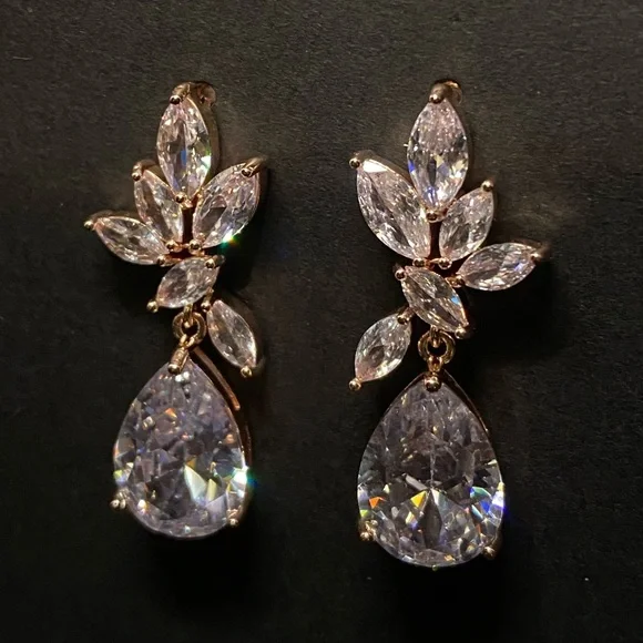 Unique leaf drop earring - Picture 4 of 6